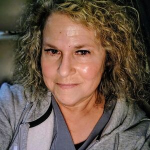 Meet your Posher, Lora